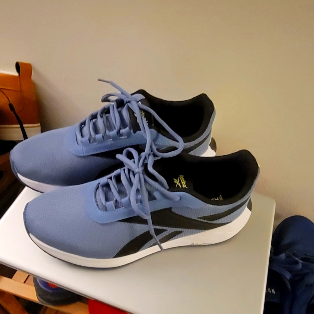 Nice rebook training sneakers never worn
